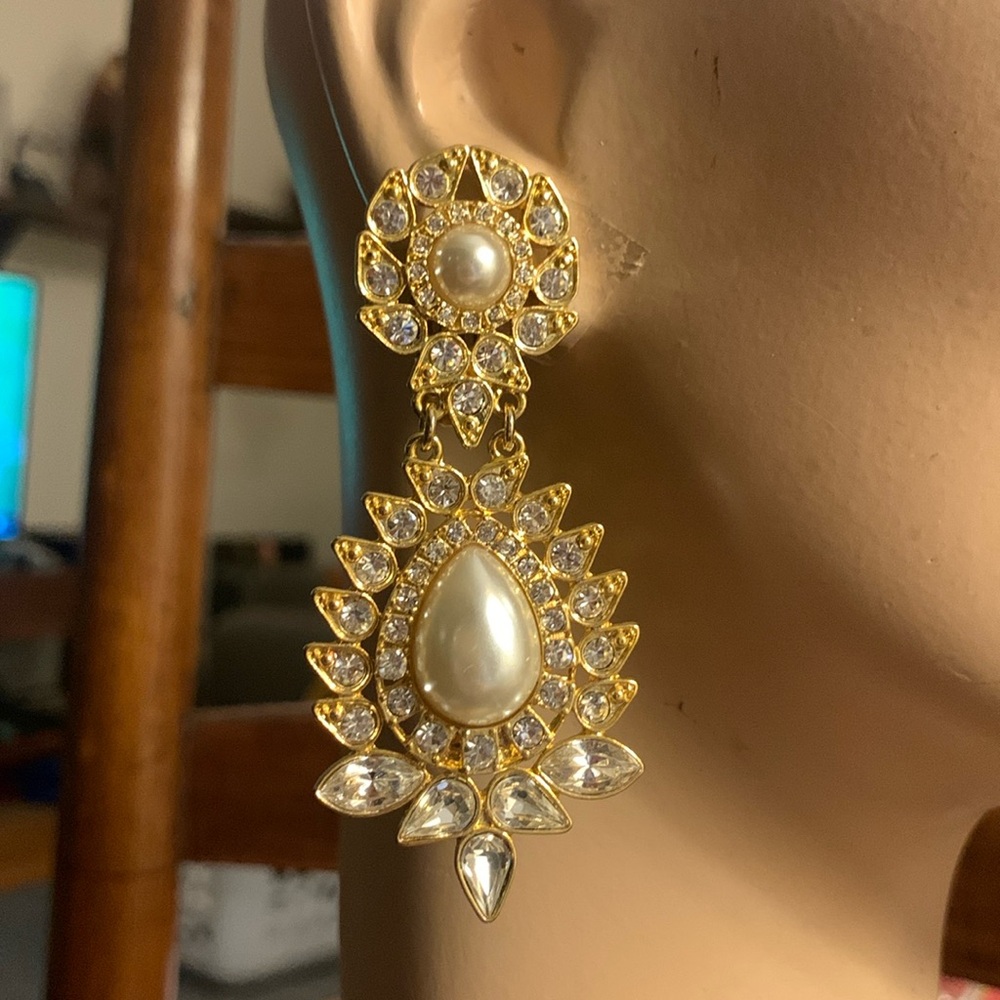 BIG BOLD SCASSI HUGE RUNWAY MASSIVE GLAMOROUS PEARL AND DIAMANTÉ  DROP EARRINGS